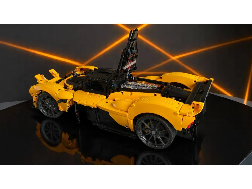 Aston Martin Valkyrie (Orange)