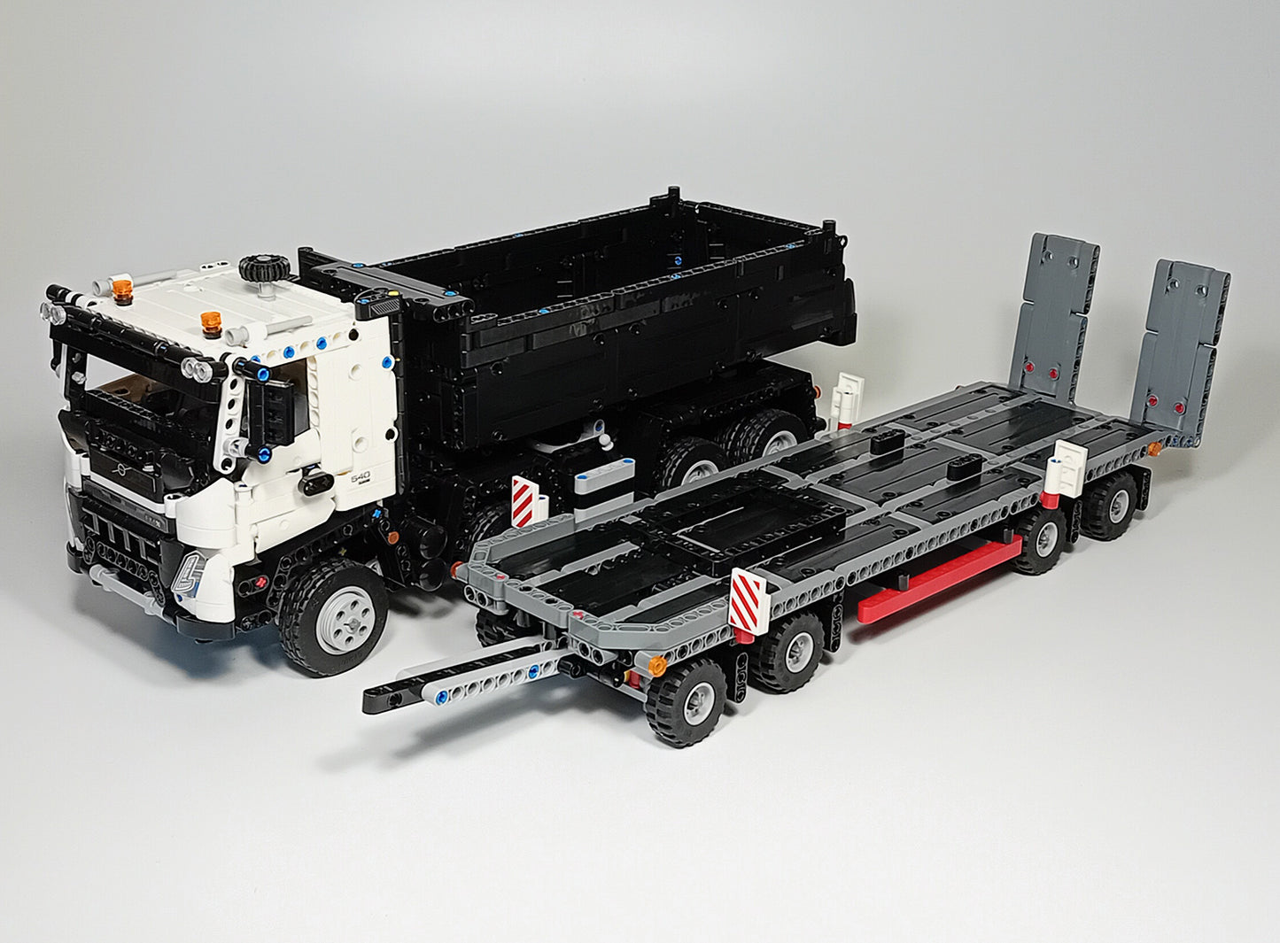 Volvo FMX Truck And Trailer (42175 Mod)