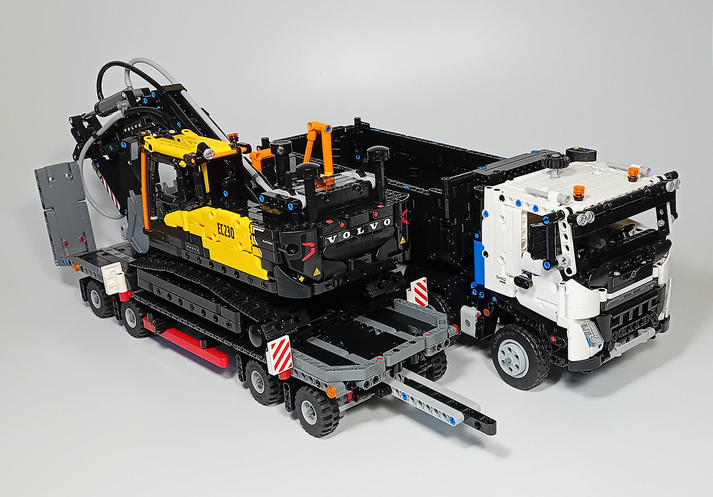 Volvo FMX Truck And Trailer (42175 Mod)