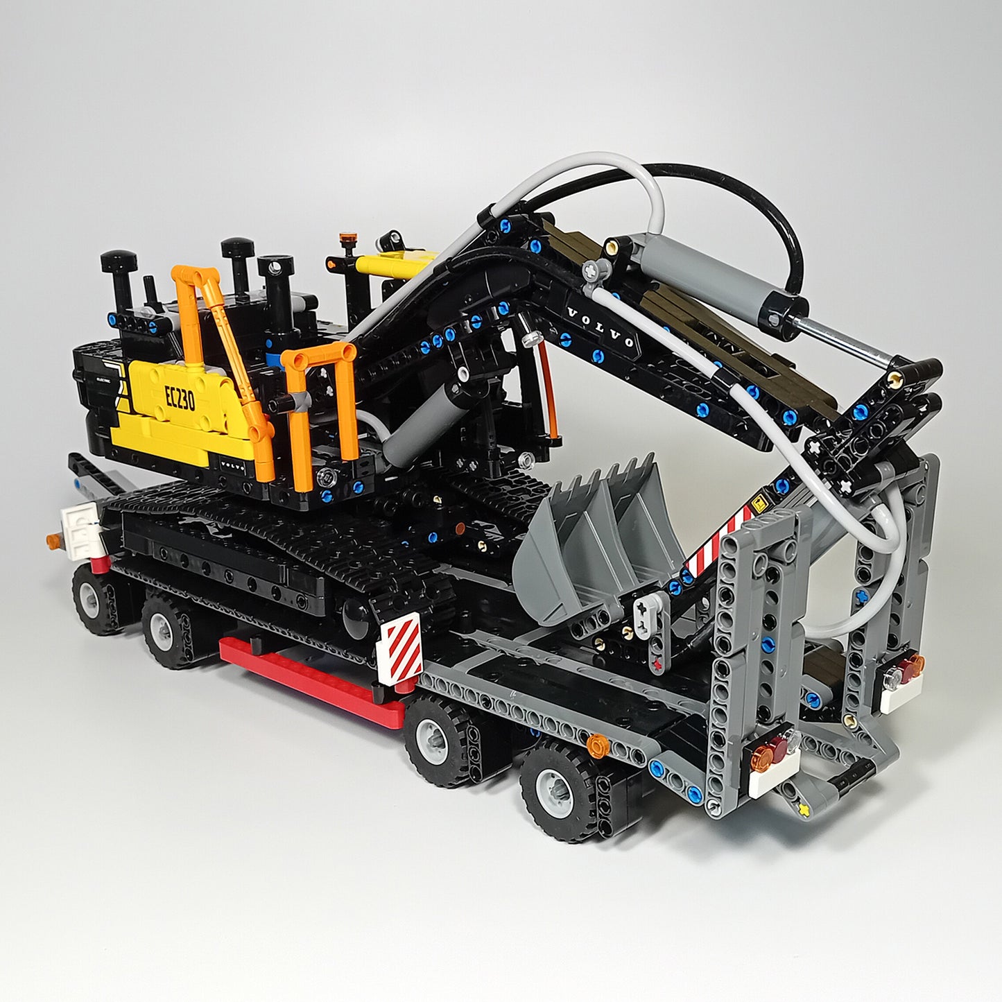 Volvo FMX Truck, Trailer And Volvo EC230 Excavator (42175 Mod)