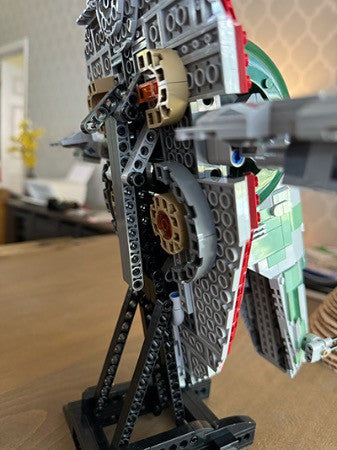 MOC-167592-1: Slave 1 with Interior Play Scale