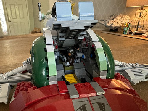 MOC-167592-1: Slave 1 with Interior Play Scale