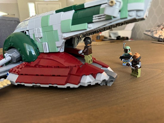 MOC-167592-1: Slave 1 with Interior Play Scale