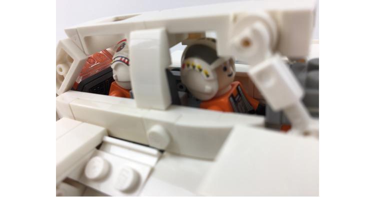 2Bricks Ultimate Minifig-scale Snow Speeder!