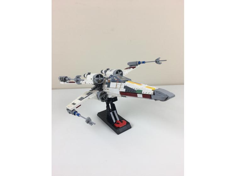 Incom T-65 X Wing Starfighter "Red 5"