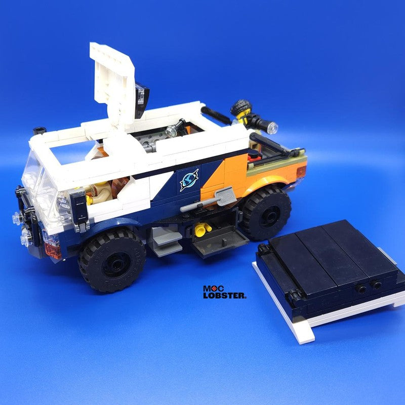 Jungle Explorer Truck 8 Wide W/ Roof Tent