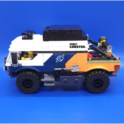 Jungle Explorer Truck 8 Wide W/ Roof Tent