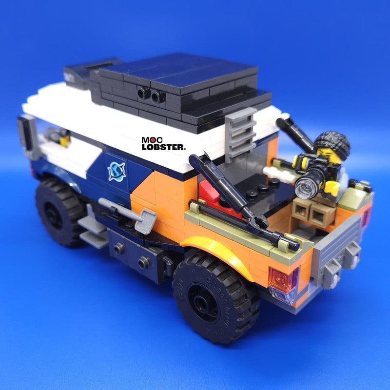 Jungle Explorer Truck 8 Wide W/ Roof Tent