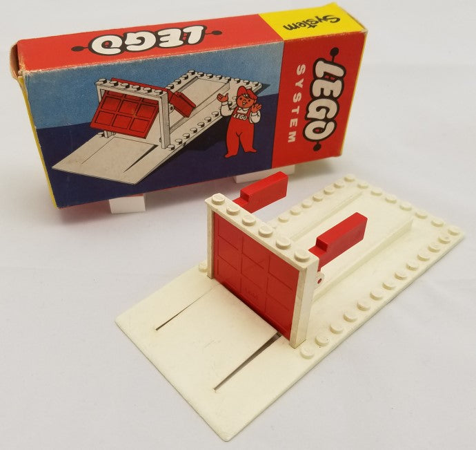 Garage Plate and Door (White Base with Red or White Door Frame)