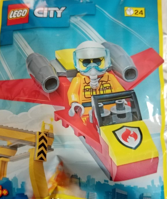 Firefighter Woman with Jet foil pack