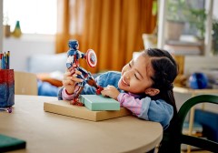 Captain America Construction Figure